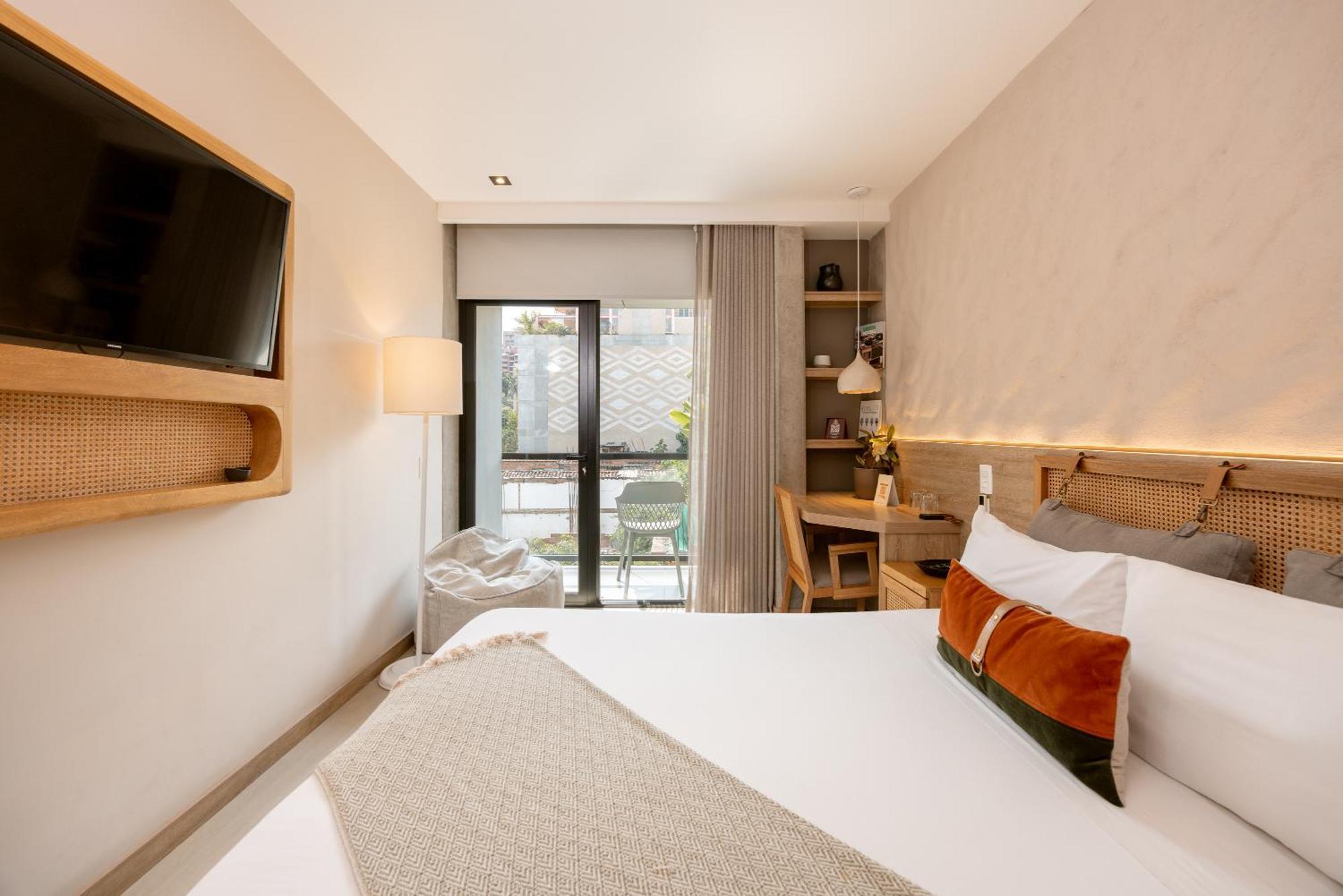Landmark 4*